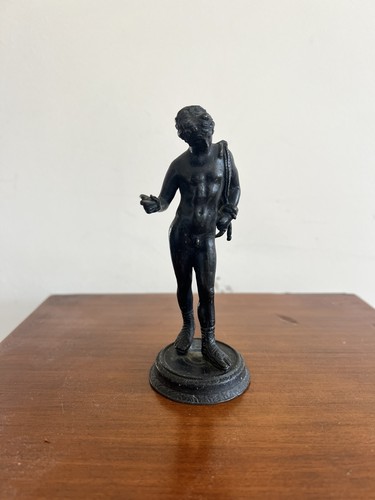 Antica scultura statua romana