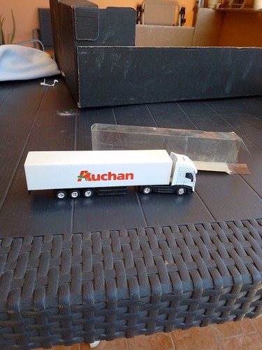 Camion pubblicitario auchan - camion,