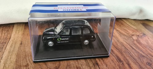 Radio taxi cabina nera con - cabina,