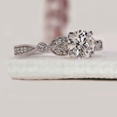 Anello vintage rotondo con