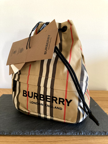Burberry bucket bag - burberry, phoebe