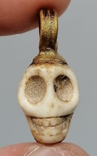 Ciondolo teschio romano