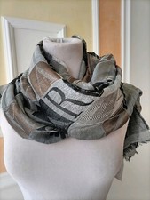 Emporio Armani Sciarpa in seta.