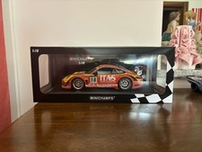 Minichamps Porsche 911 (997)Gt3 Spa 24h 2011 DHL ITALIA 1:18