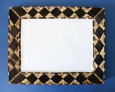 RARA ANTICA CORNICE REALIZZATA CON ACULEI DI ISTRICE (Hystrix cristata)