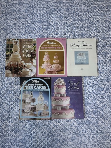 Wilton cake decorating - cake,