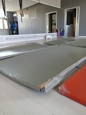 tatami judo usura come da foto, misura 2x1 m, colore verde e rosso.