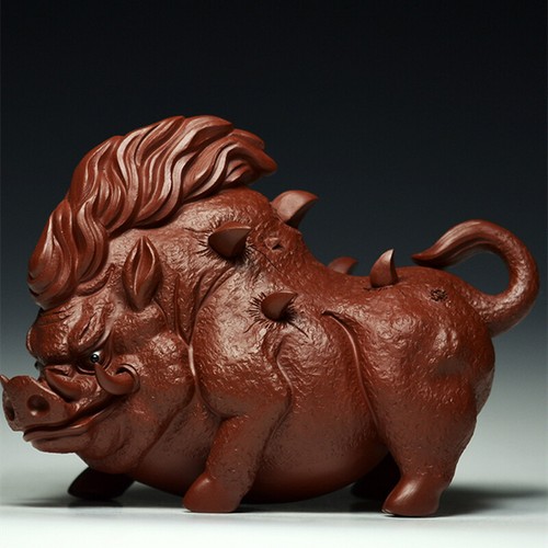 Statua dio cinghiale animale