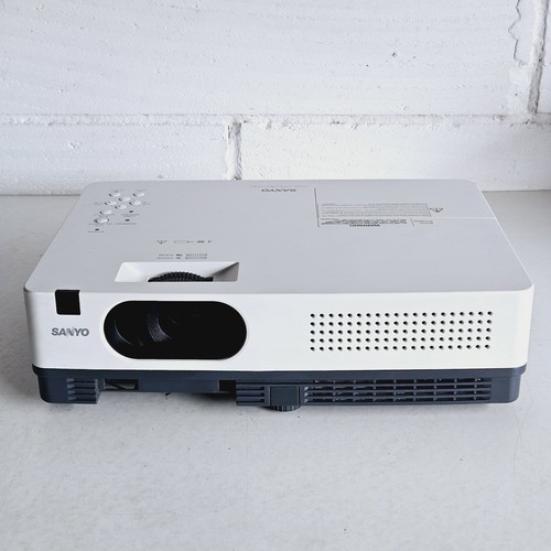 Proiettore sanyo plc - plc-xw200, xga