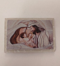 Quadro Sacro Il Dono Madonna, Gesu Bambino, Giuseppe, Base di Pietra