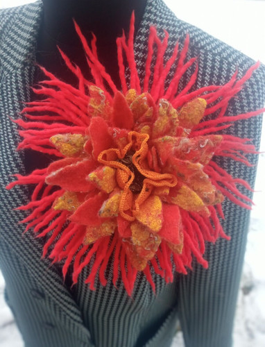 Spilla fiore feltro stella - in,