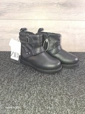 Stivali Zara in pelle nera per