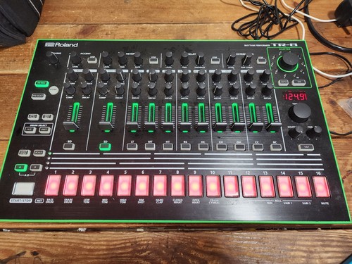 Roland rhythm performer - roland, tr-8