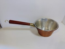 Antica enorme padella in rame