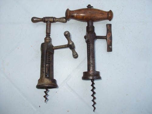 Anciens tire bouchons - , a
