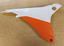 Pannello laterale air box R/H