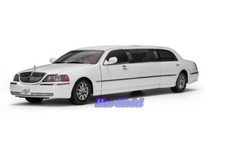 SunStar 1:18 Lincoln Town Car