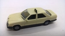 Herpa Mercedes MB 300 E W124 berlina avorio chiaro TAXI con targhetta tetto (43)
