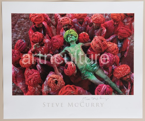 Steve mccurry holi man - mccurry,
