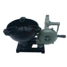 Forno da fabbro stile vintage con ventola a pedale tipo soffiatore manuale