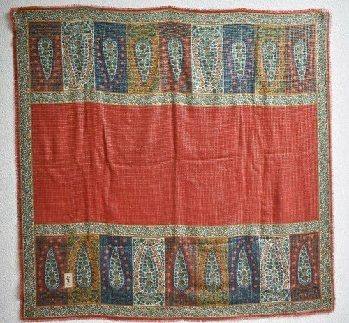 Carré soie foulard yves - carré, de