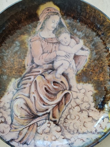 Maiolica alzata rappresentante