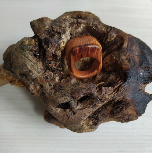 Anello legno fatto mano - in,