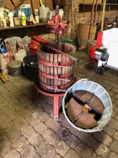 kit produzione vino composto da 2 tini inox 300 l., torchio e pigiadiraspatrice