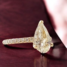 Anello di fidanzamento in oro