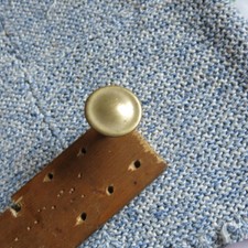 VECCHIA MANIGLIA IN OTTONE A POMELLO CON VITI IN FERRO PER MOBILI VARI -