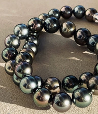 Enorme collana di perle tonde