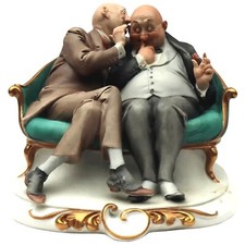 Una bella statuina porcellana