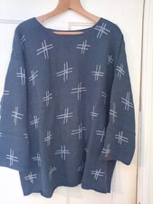 Maglione nuovo con etichette