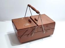 Scatola da cucito antica in