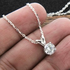Collana con pendente solitario