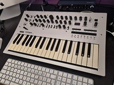 KORG MINILOGUE SYNTHESIZER ANALOGICO silver, Pari Al NUOVO!!!