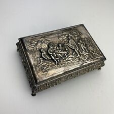 Antico cofanetto con rilievo