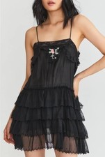 Abito nuovo con etichette