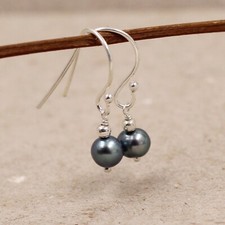 Orecchini fatti a mano con perle grigie da indossare quotidianamente in argen...