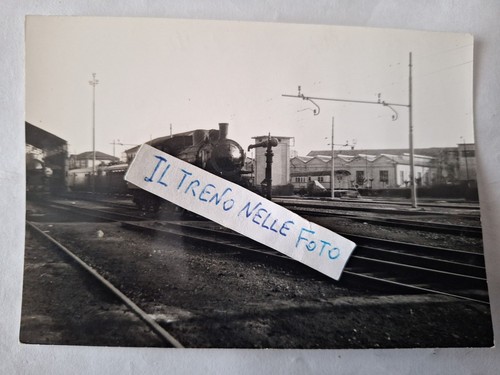Fotografia deposito locomotive - fotografia,