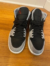 Air Jordan 1 MID SE punta di