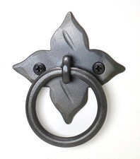 Maniglia estraibile ad anello