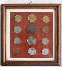 PICCOLO QUADRETTO CON 12 MONETE VARIE ITALIANE anni vari