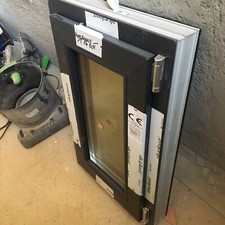 finestra in pvc nuova.  con