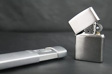 ACCENDINO TIPO ZIPPO AMERICAN STYLE A BENZINA  NUOVO RICARICABILE METALLO GAS