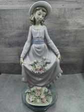 Lladro #5027 "Flowers In The
