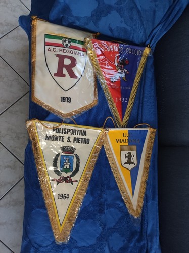 Raccolta lotto gagliardetti - /,