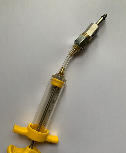 Shock bleed syringe with fox - shock,