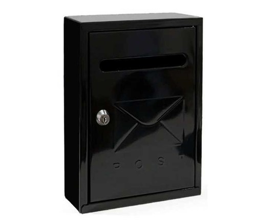 Cassetta postale nera buca