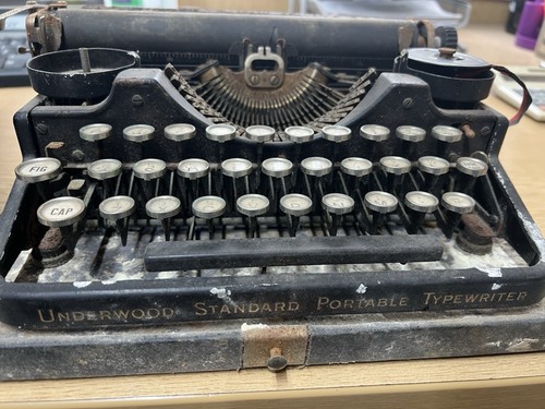 Underwood portable typwriter - underwood,